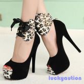 Sapato peep toe em plataforma com estampa de leopardo